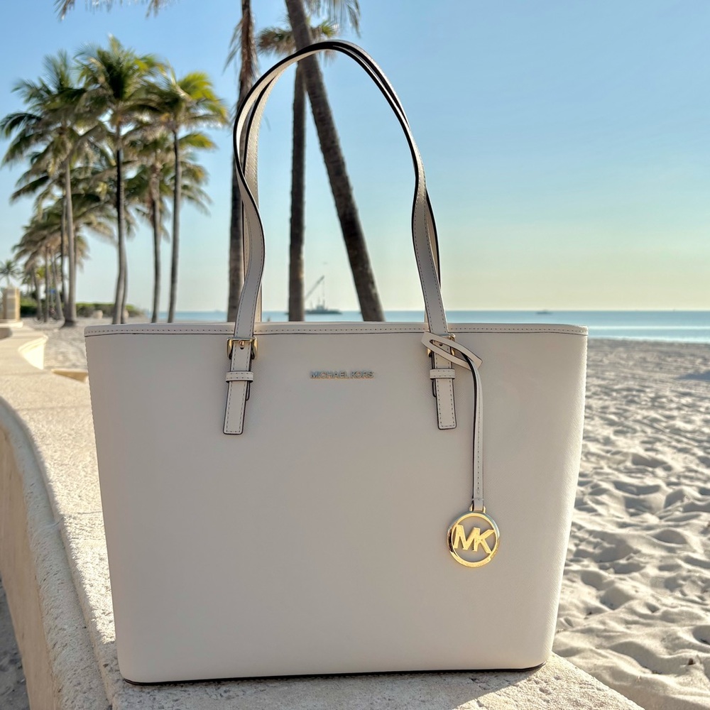 $378 Michael Kors JET SET MD LT CREAM LEATHER TZ TOTE BAG MK HANDBAG PURSE - Picture 1 of 9